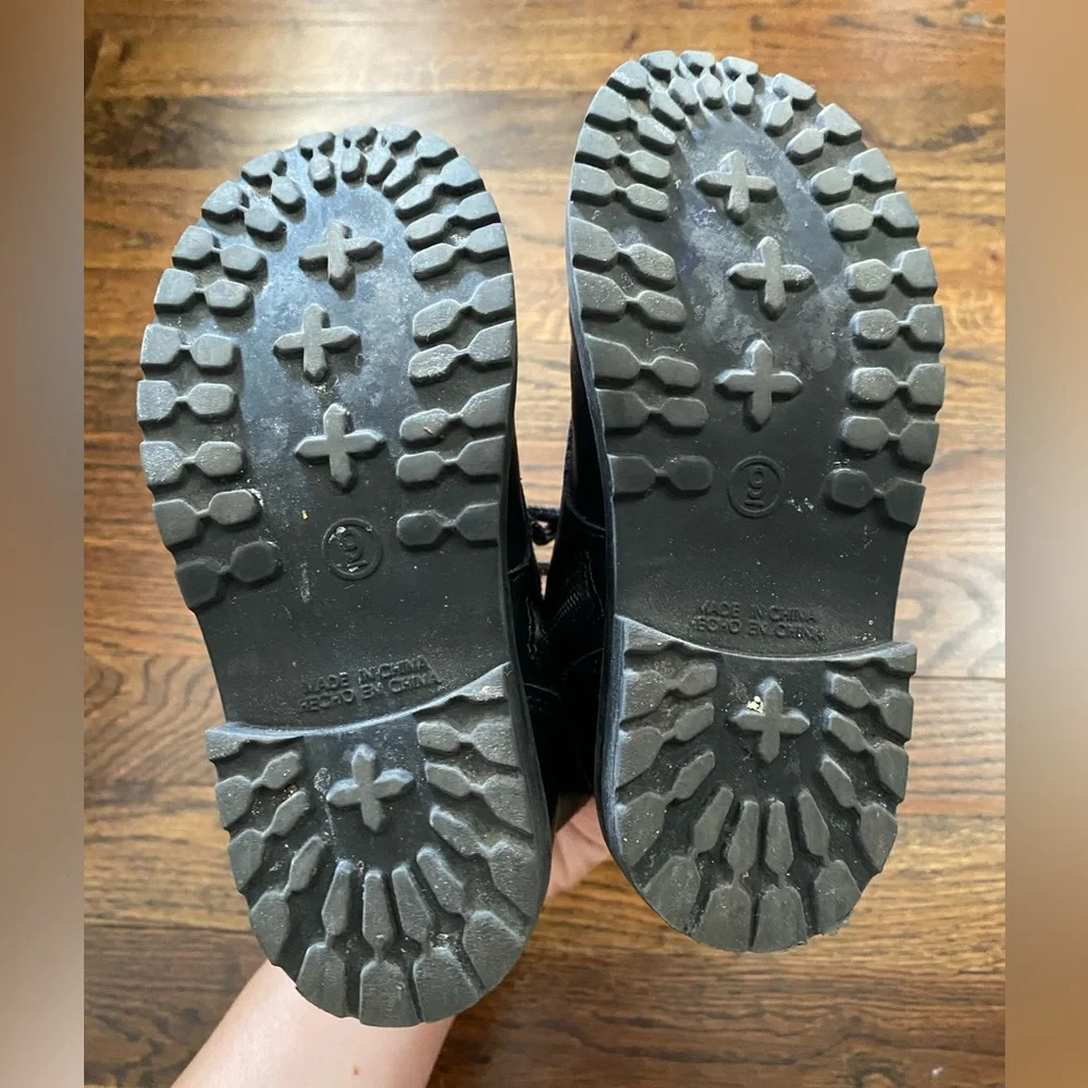 Old Navy- combat boots toddler 9 metallic detail Kids Black Lace-Up Ankle Boots